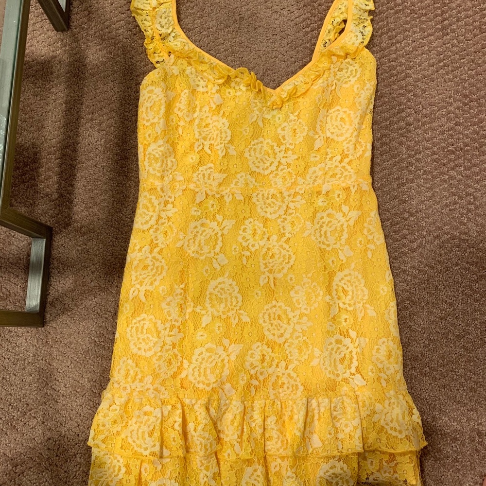Lace frilly dress yellow